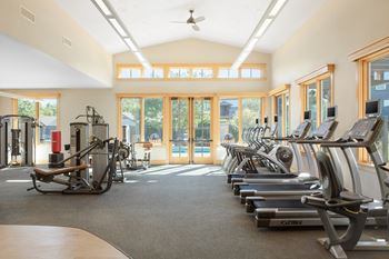 24/7 Fitness club with the latest hd entertainment